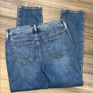 NWT Size 4 = 0 Chico's So Slimming Girlfriend Slim Leg Jeans. Like new